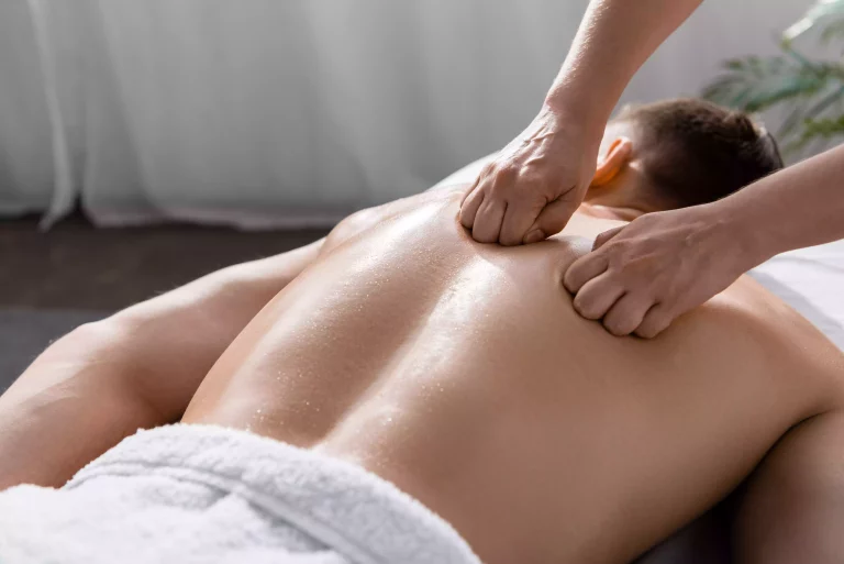 Massage mot axelont Kalmar – idrottsmassage och fasciabehandling